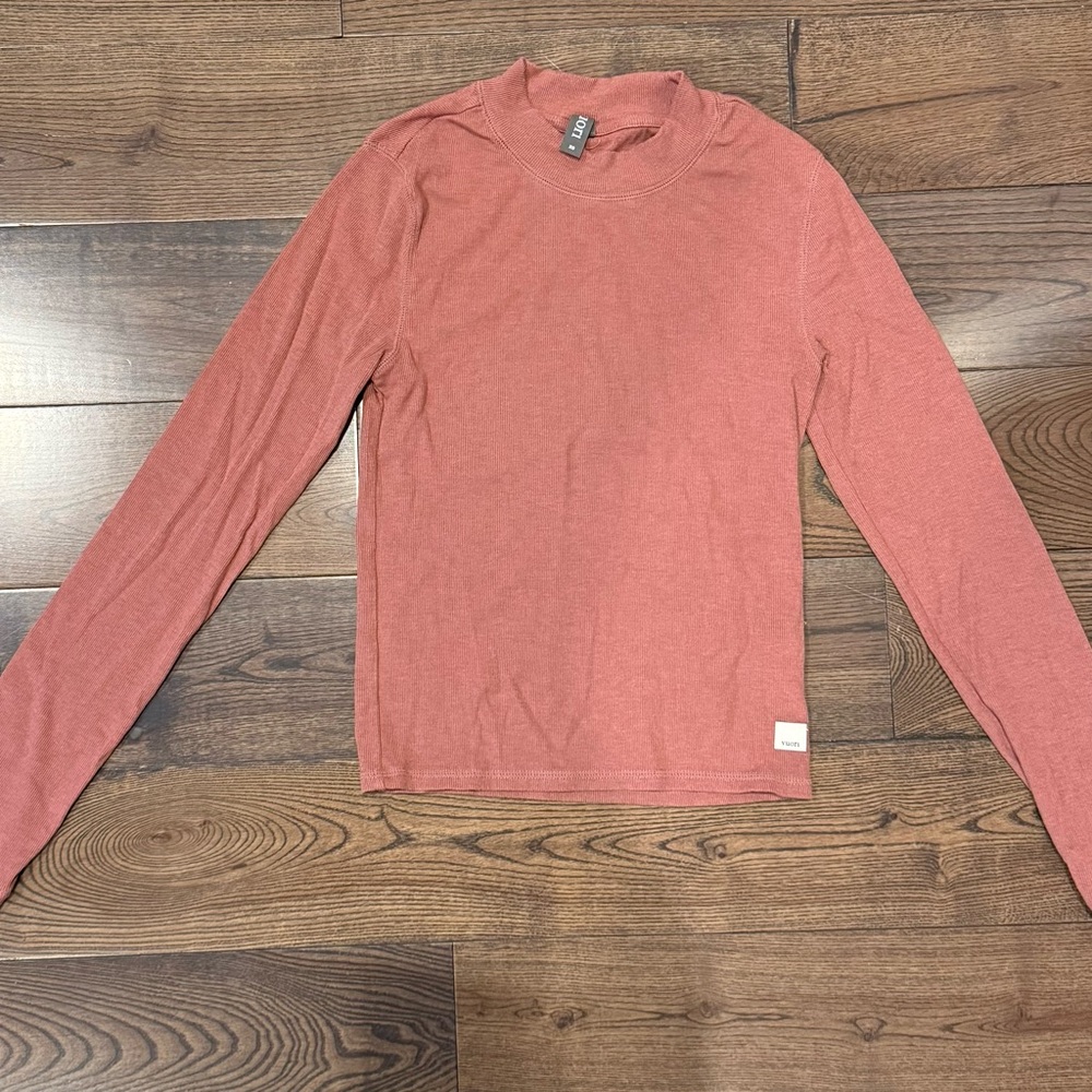 Vuori Women's Long Sleeve Top in Rust